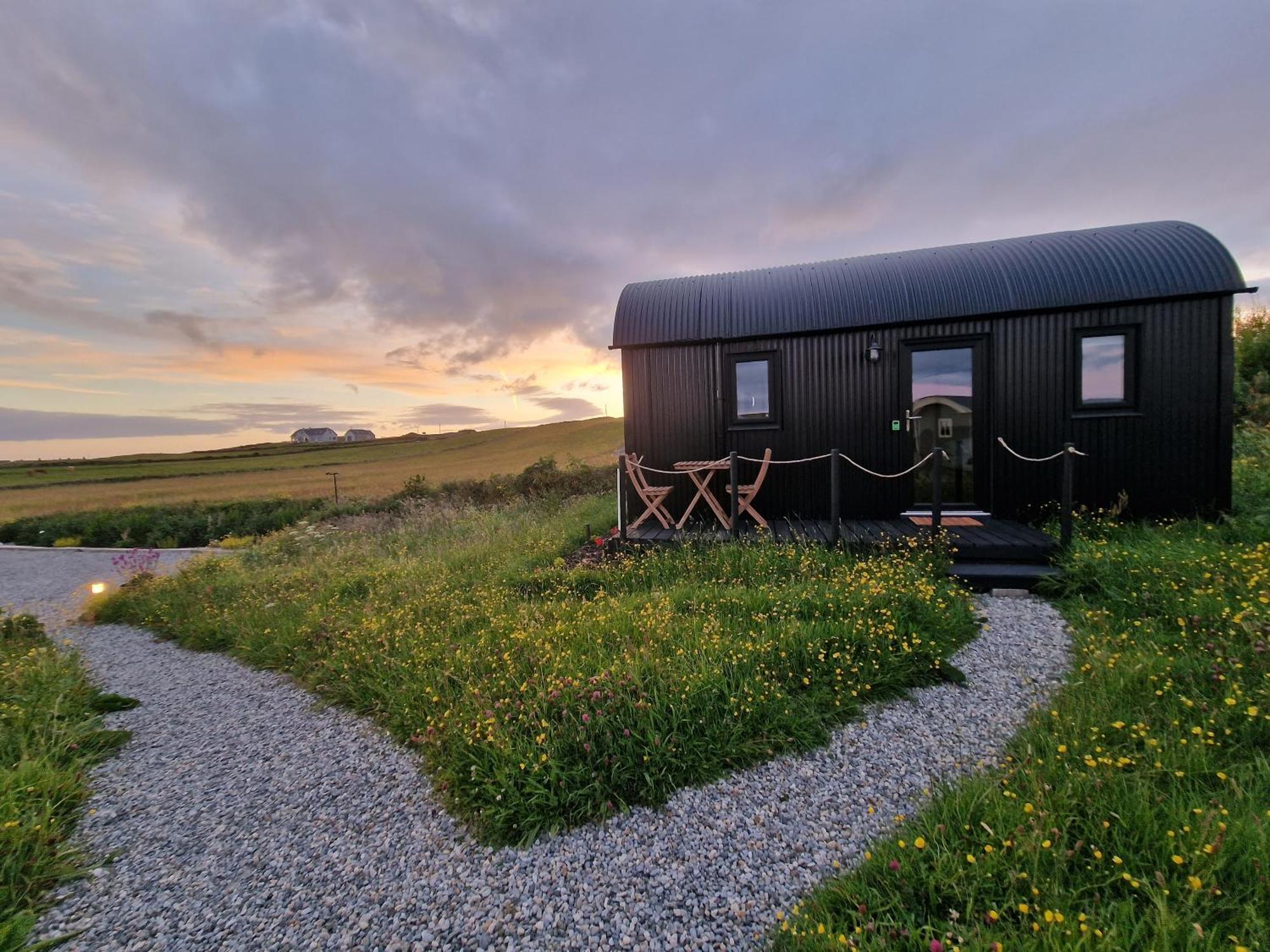 Villa Wild Meadow Huts Doolin Exterior foto